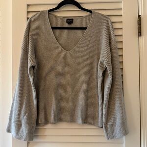 ✨ Free Press Heather Gray Ribbed Knit V-Neck Top – Size Small ✨